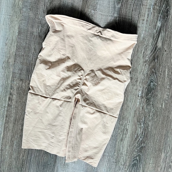SPANX by Sara Blakely Nude Power Shorts - Picture 4 of 5